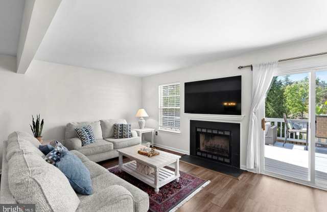 112 HAMPSHIRE Square SW Gallery 4