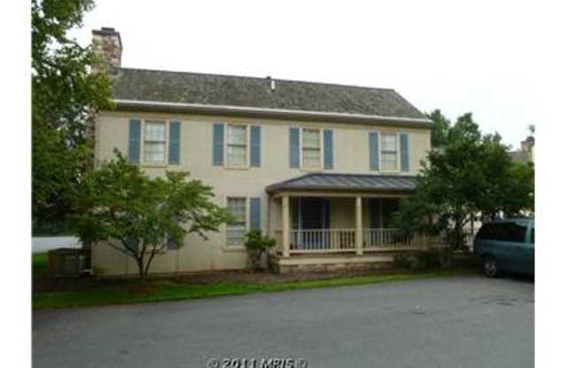 Linden Hill's House with Garage photos photos