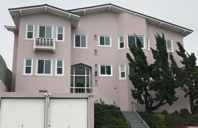 1-Bedroom, 1-Bath 2nd Floor Unit With Lake Merritt Views! - 724 Warfield Avenue, Oakland, CA 94610