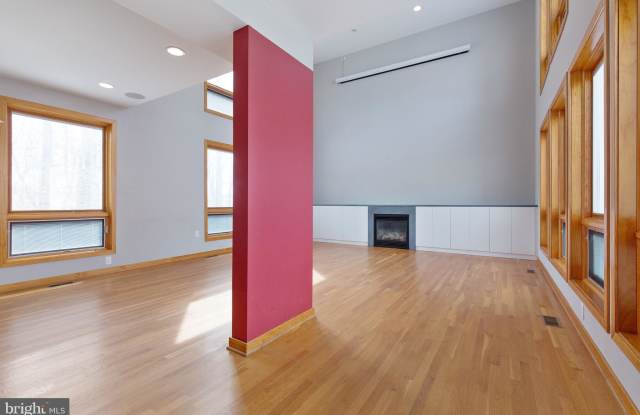 6005 BRADLEY LANE Gallery 4