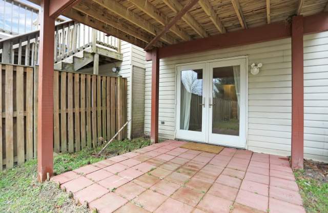 Charming End Of Group Townhome for Rent photos photos