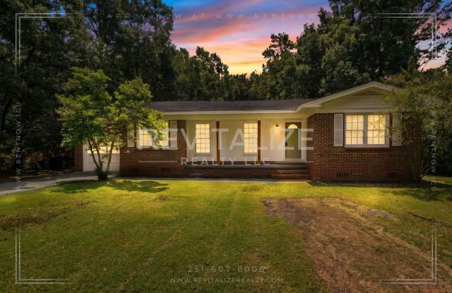 Beautifully Renovated 3-Bedroom Home with Garage & Spacious Yard in Mobile Gallery 1