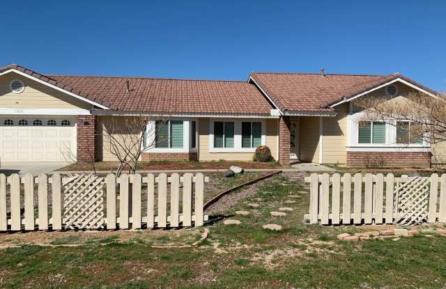 3 BEDROOM DESERT KNOLLS HOME WITH SOLAR!! - 13458 Cuyamaca Road, Apple Valley, CA 92308