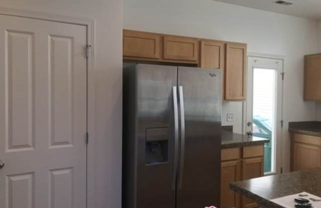 6530 Elizabeth Loop South East Gallery 3