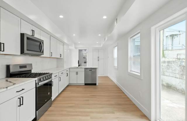 Luxury Rental - South Side Flats - 95 South 15th Street, Pittsburgh, PA 15203