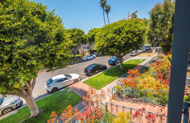 820-830½ S. Serrano Ave. Gallery 3