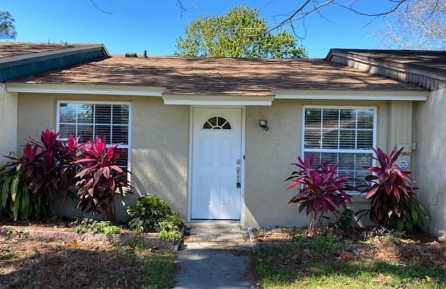 1324 SOLAR CIR UNIT B - 1324 Solar Circle, Lakeside, FL 32065