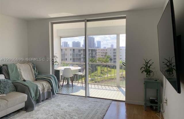 2851 Leonard Dr Gallery 3