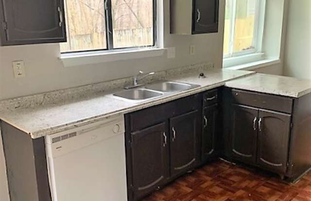860 Forest Path Gallery 4