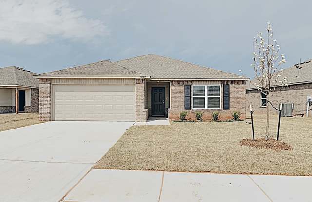 Very Nice 3 Bedroom 2 Bath Home in Mustang Schools Gallery 1
