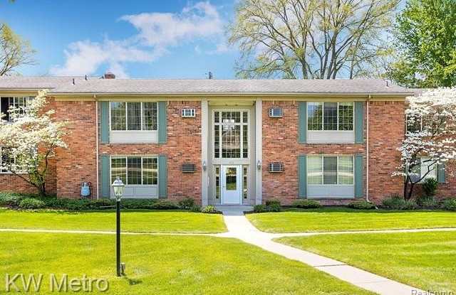 436 ROMEO Road photos photos