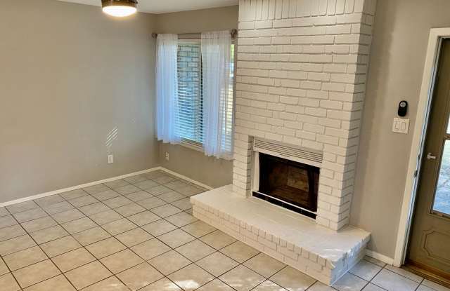 Must See Condo Close to Lake Travis! Gallery 3