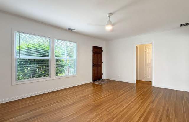 **5493 E 29th St Long Beach** 3 bedroom 1.5 bath Single family home !! photos photos **5493 E 29th St Long Beach** 3 bedroom 1.5 bath Single family home !! photos photos
