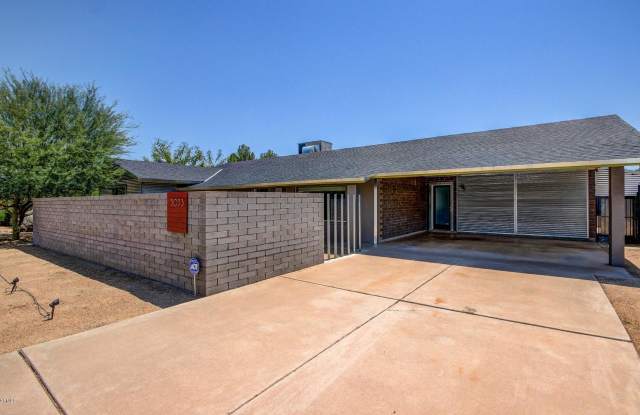 3033 E SIERRA Street Gallery 2