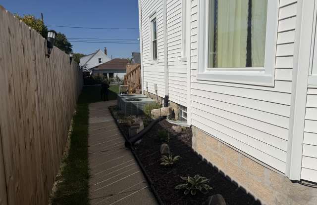 2418 Cleveland Place Gallery 2