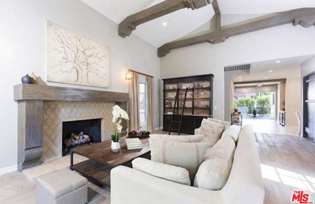 336 EL CAMINO Drive Gallery 4