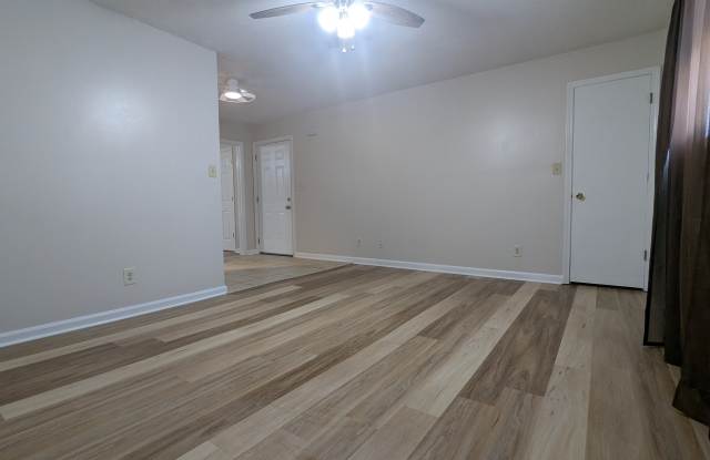 6218 Frontage Road Gallery 3