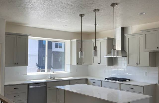 Townhome with Rooftop Balcony in Prime American Fork Location photos photos