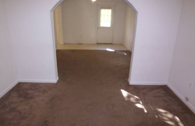 2306 N. Rogers Gallery 4