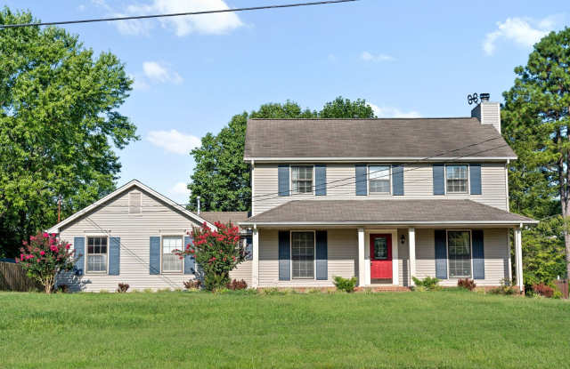 Pet Friendly Three Bedroom in Sango! - 522 Windsor Drive, Clarksville, TN 37043