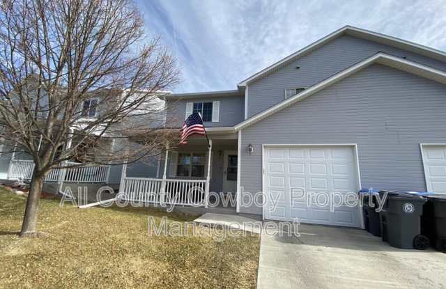5605 Lawrence Lane Gallery 2