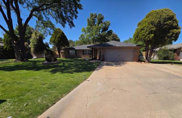 Stunning 3bd/2ba home with gorgeous yard and bonus living space! Coming Soon! photos photos
