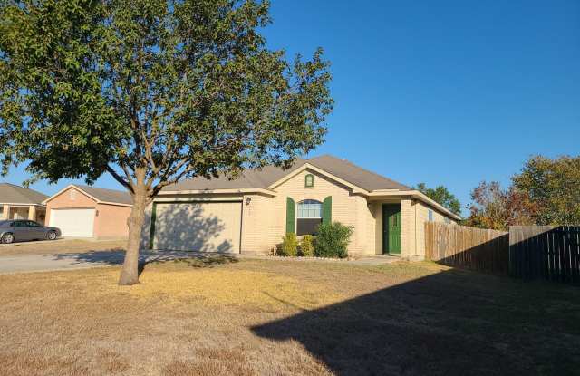 3 Bedroom With Large Yard photos photos