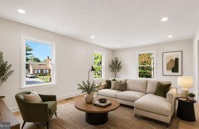 11700-R CHANTILLY Lane Gallery 4