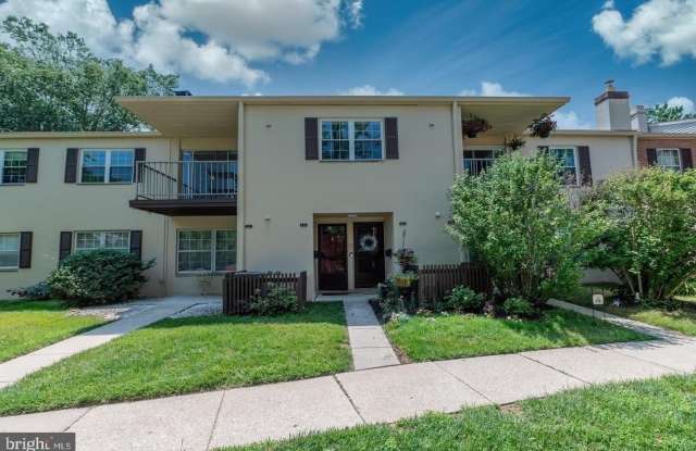 322 OLD FORGE Crossing unit: 322 - 322 Old Forge Crossing, Wayne, PA 19087