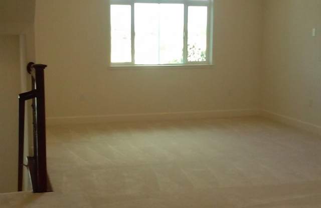 Prime Dublin Location, Great for Commuters & Roommates! 4 Bed, 3 Bath, Near Shopping, close to Bart!! Gallery 4