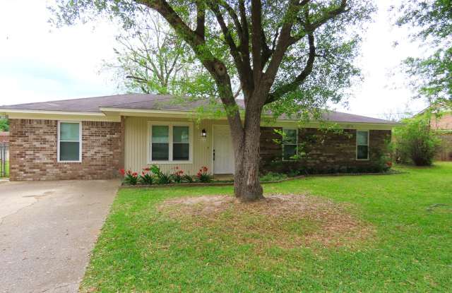 Spacious 4-Bedroom Home in Whitehouse ISD – Pet-Friendly with Large Fenced Yard! Bonus: Lawncare is Included! photos photos