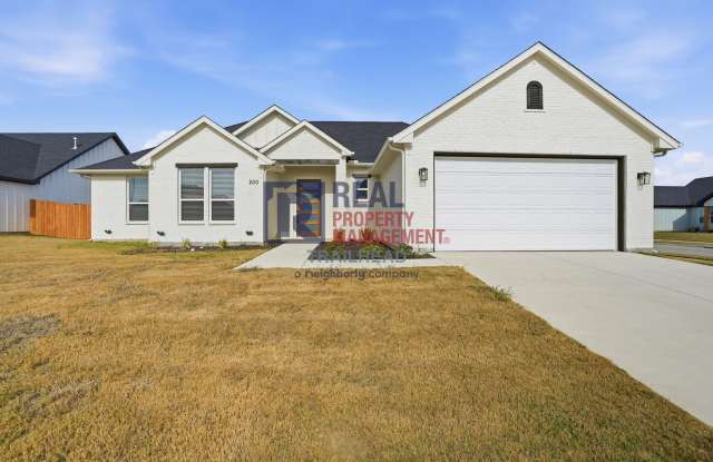 Luxury-Inspired 4-Bedroom Home with Distinctive Interior Design - 200 High Ridge Court, Johnson County, TX 76044