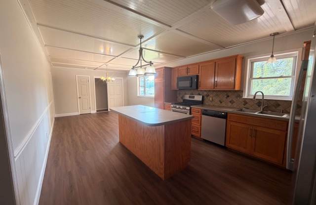 Discover this 3-bedroom, 2-bathroom home in Russellville, AR Gallery 4