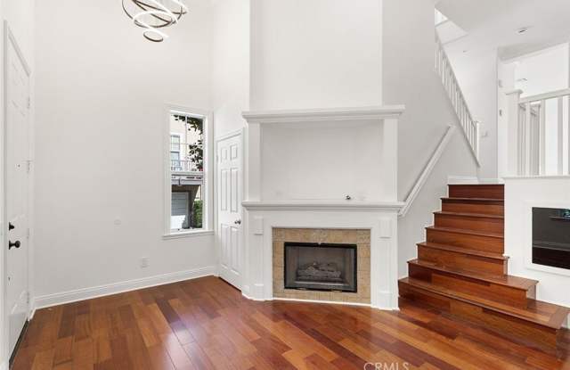 1 Burlingame Lane Gallery 4