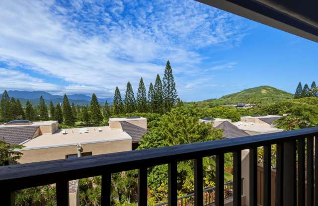 Bluestone Townhouse in Kailua - Stunning Golf Course Views Gallery 1