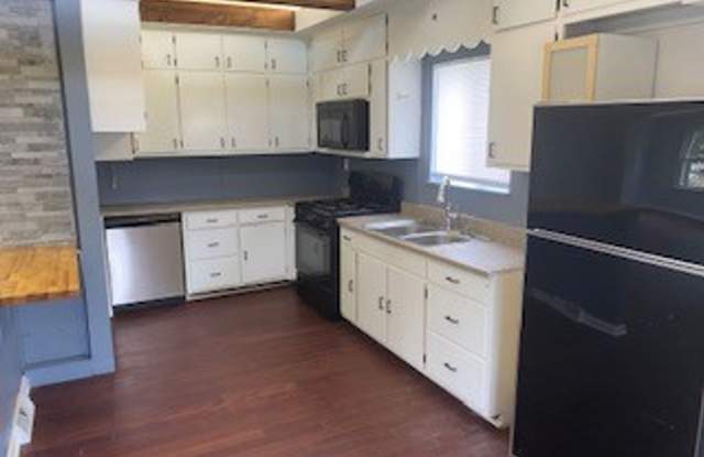 Updated 2 bedroom 2 bath house in Lockport Gallery 4