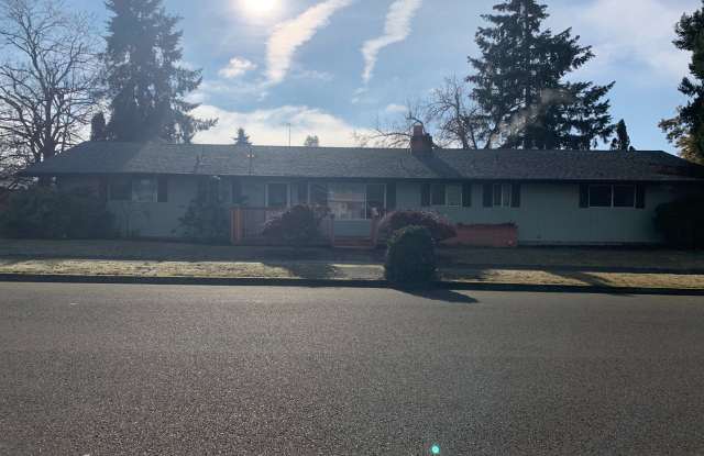 Single Story House in Stayton - 1240 Western Avenue, Stayton, OR 97383