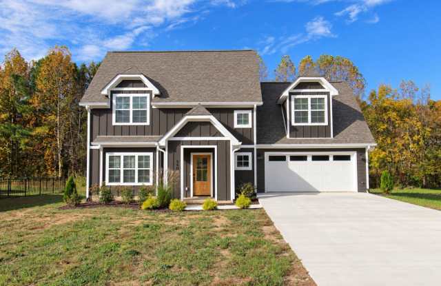 Light-Filled 3-Bedroom, 3-Bath Home with Open Living & Walk-In Pantry Gallery 1