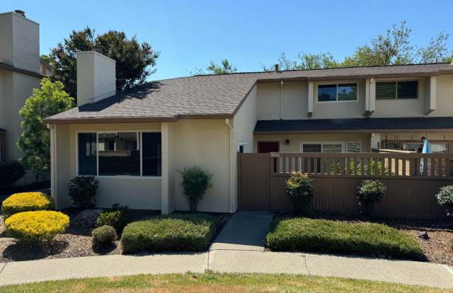 Beautiful two story townhome in Sunset Park community! photos photos