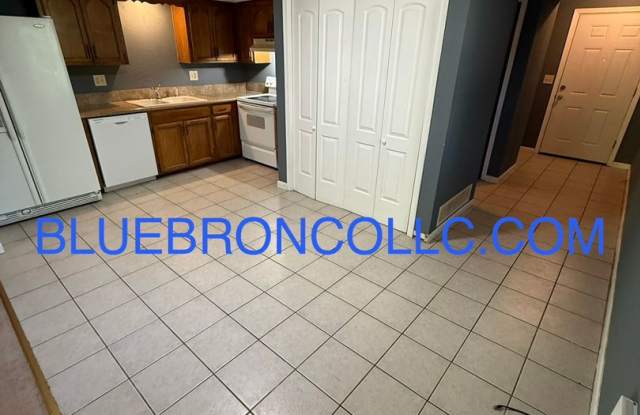This one will go fast, marvelous 3 bedroom for great price in Lee's Summit Gallery 4