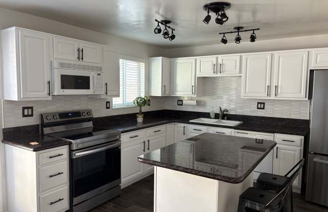 934 A North Desert Avenue - 1 photos photos