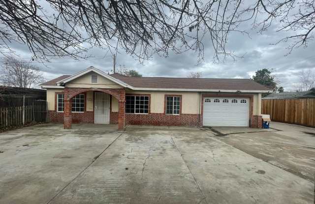 Spacious 5-Bedroom Family Home with Modern Comfort and Ample Parking! photos photos