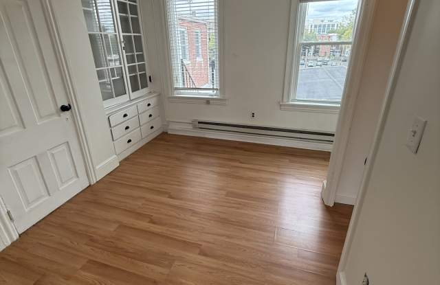 129 E Walnut St APT 4 Gallery 4