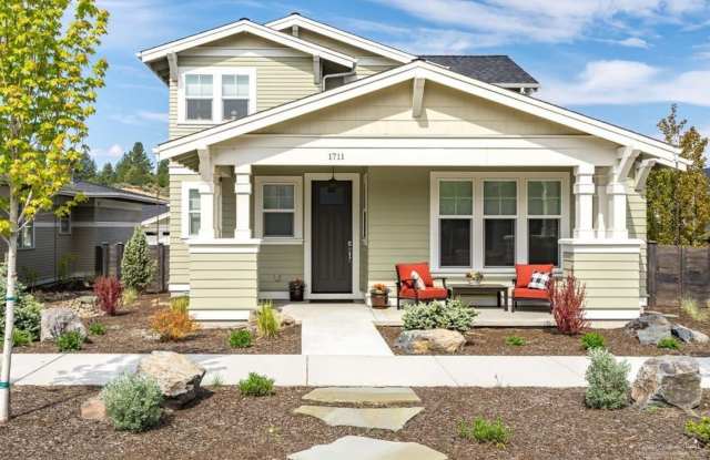 Beautiful 3 Bed/2.5 Bath Home in NW Bend - Fields Street photos photos
