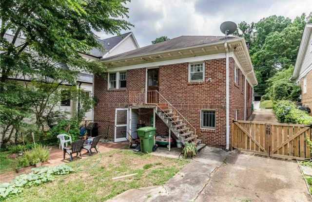 996 Courtenay Drive NE Gallery 2