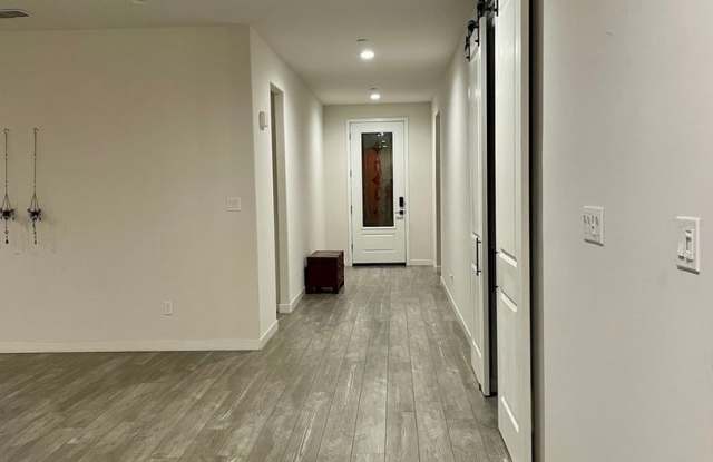Spacious 3BR 3BA House in Bakersfield Gallery 4
