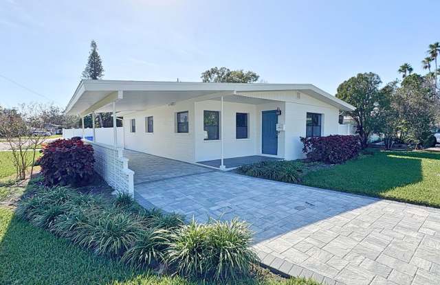 Fully Renovated 2BR Home with Designer Finishes  Fenced Yard - 1516 Delaware Avenue Northeast, St. Petersburg, FL 33703