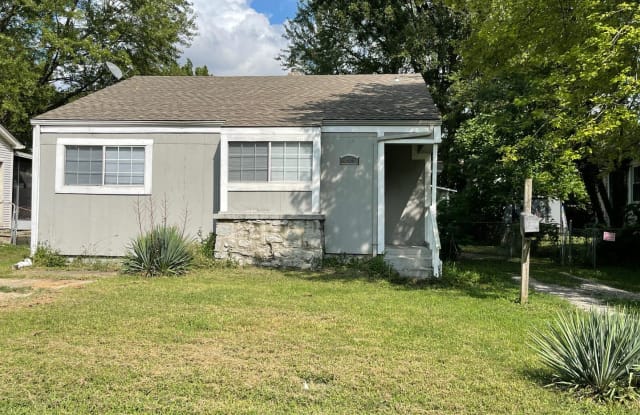 1915 S Norton Avenue - 1915 South Norton Avenue, Independence, MO 64052