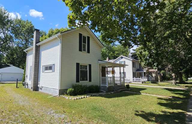 LIVE IN DOWNTOWN HOWELL IN THIS HISTORIC 3 BEDROOM / 1 BATHROOM HOUSE! photos photos
