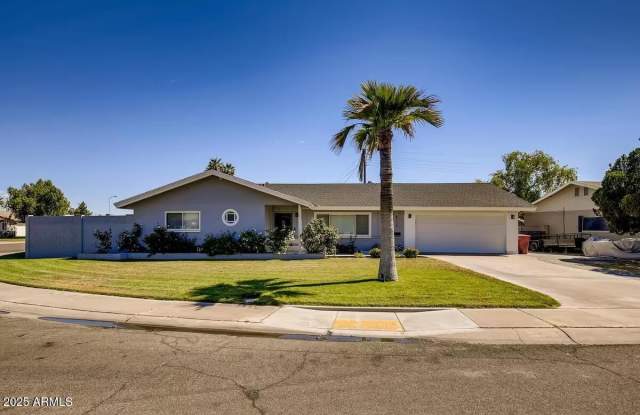 8115 E EDGEMONT Avenue - 8115 East Edgemont Avenue, Scottsdale, AZ 85257